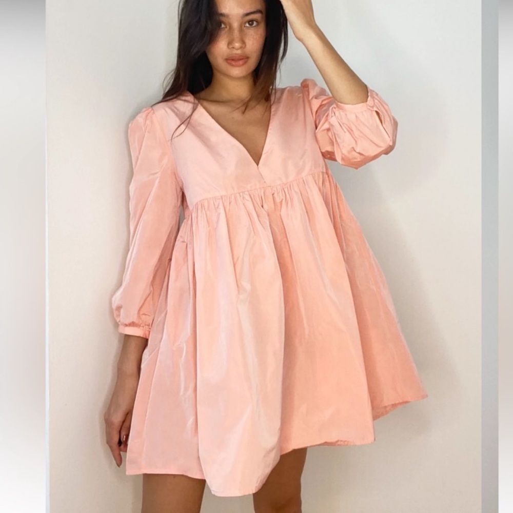 Aritzia Sunday Best Jinx Dress in Guava Pink - Picture 2 of 10